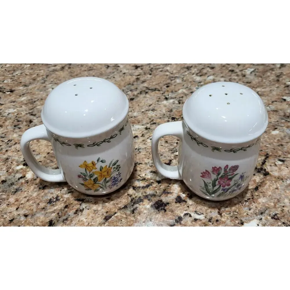 Salt & Pepper Shaker Set Flower Pattern With Handle Approx 4 1/2